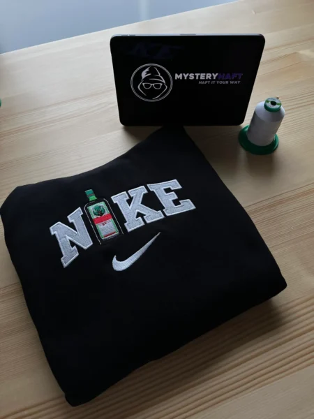 Custom - haft z napojem na bluzie